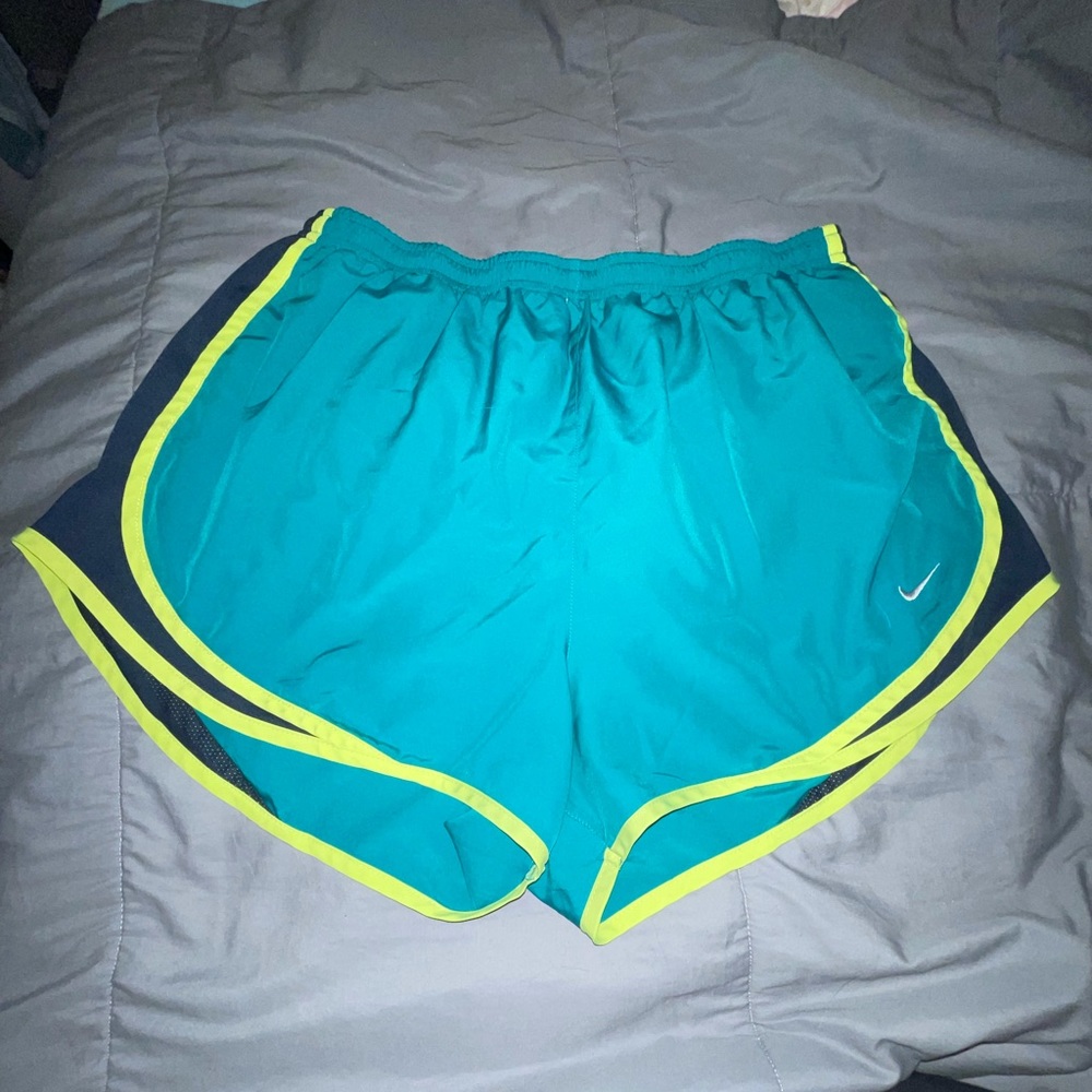 nike running shorts; size: xl